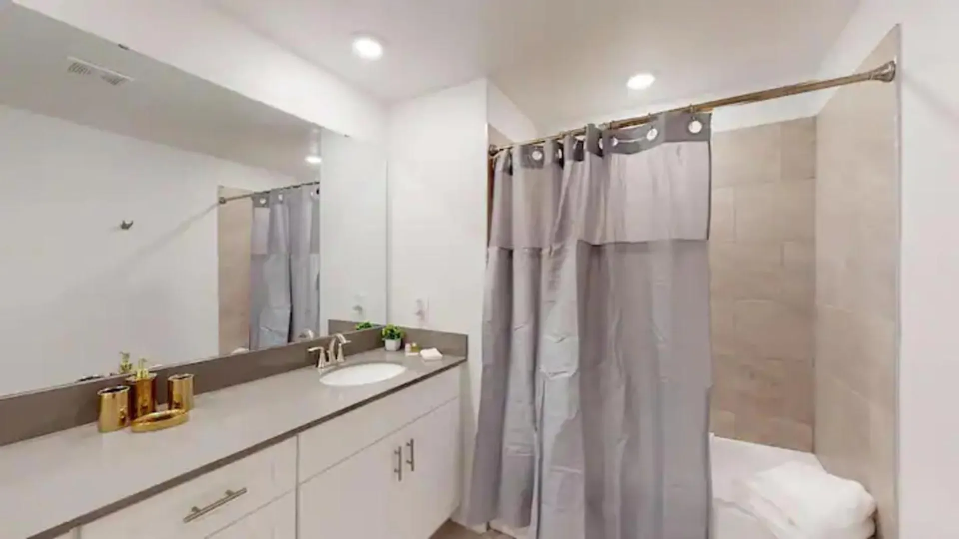 Experience The Magic Of Right At Your Doorstep With Our Large Pool & House Apartment *