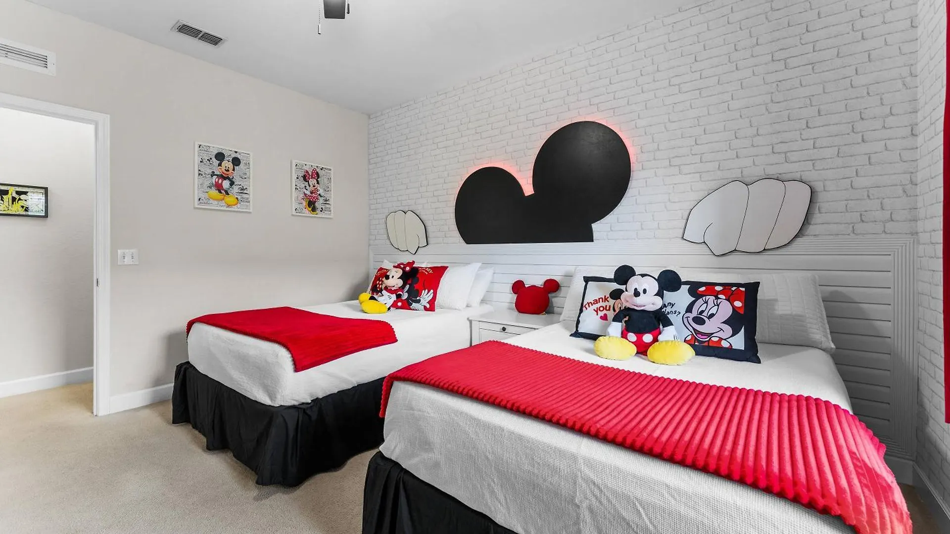 Themed Bedrooms Area 3br Lr2960