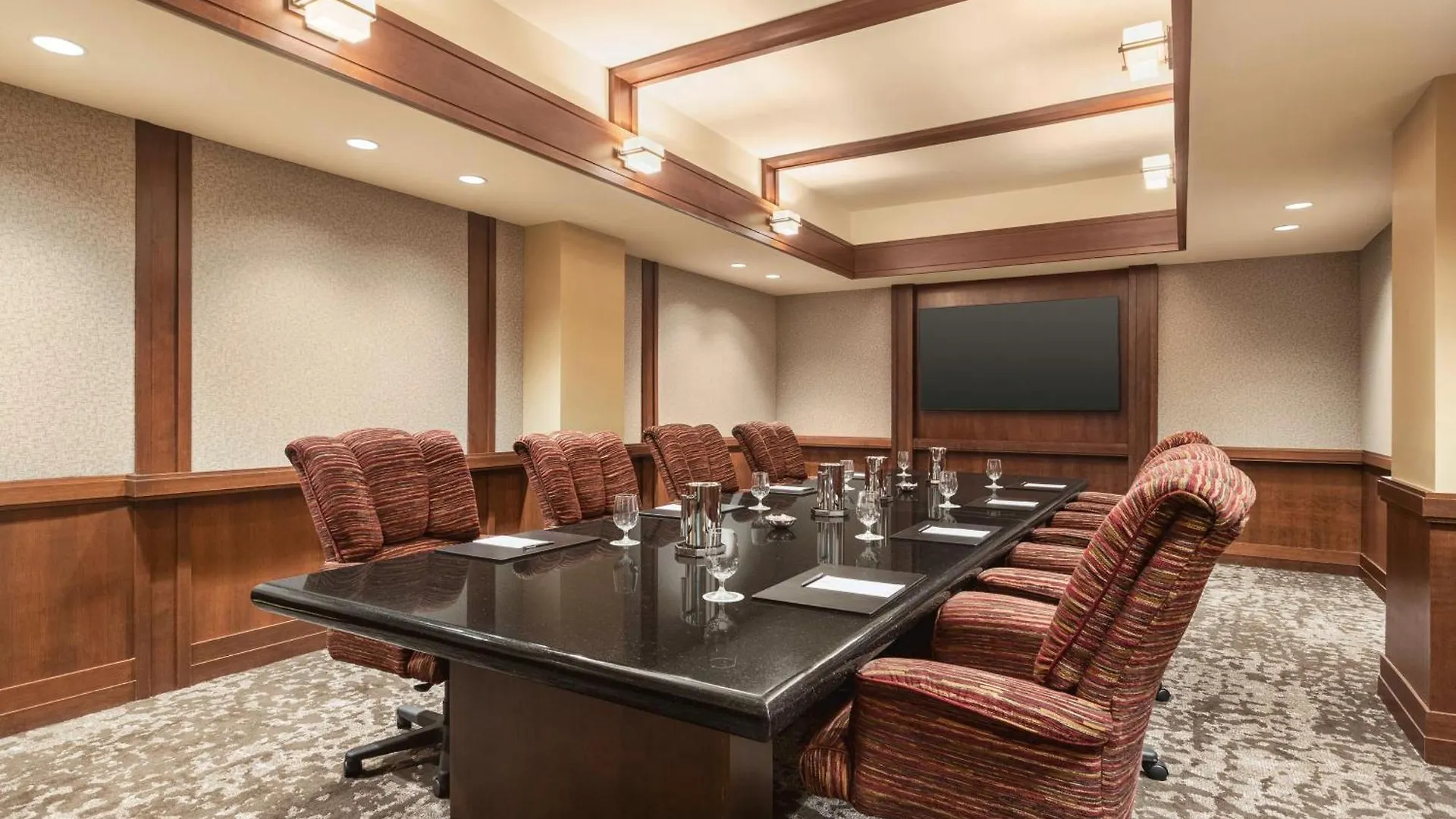 Hotel Embassy By Hilton Orlando Lake Buena Vista South 4*