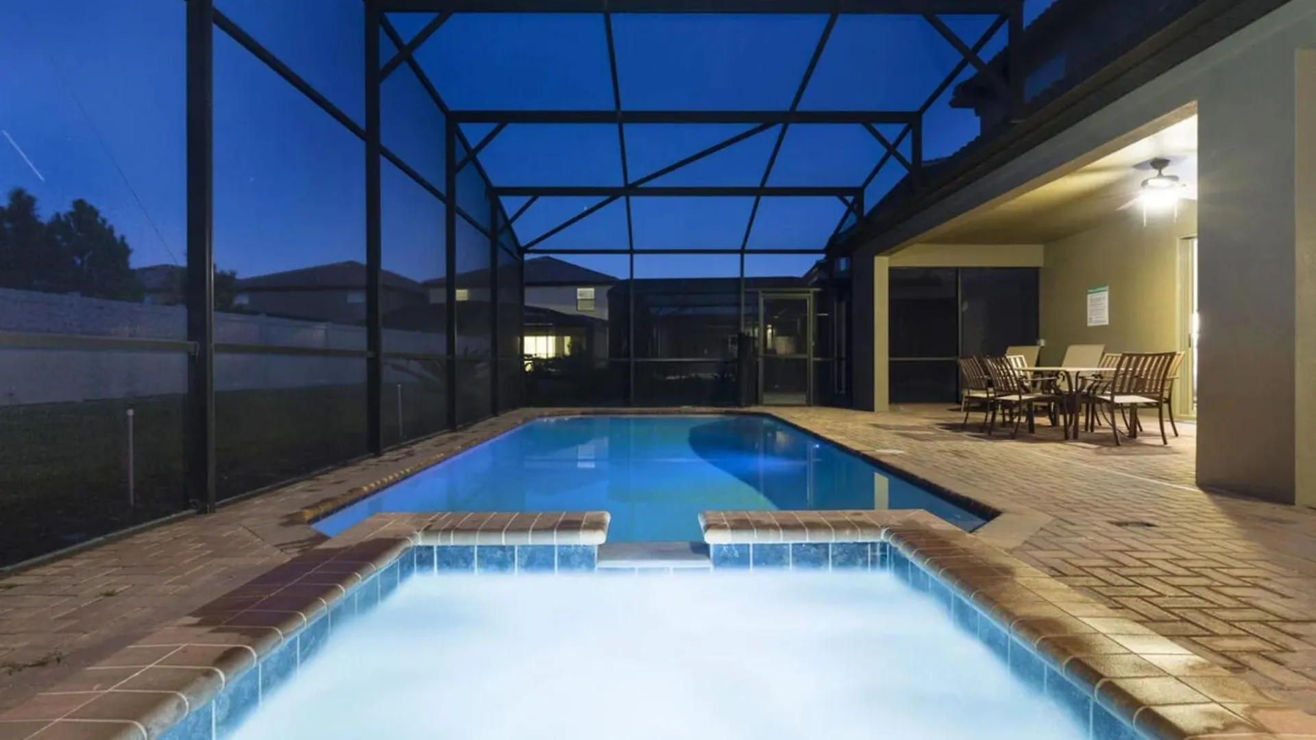 Experience Luxury In Gorgeous 8-bedroom At Golf