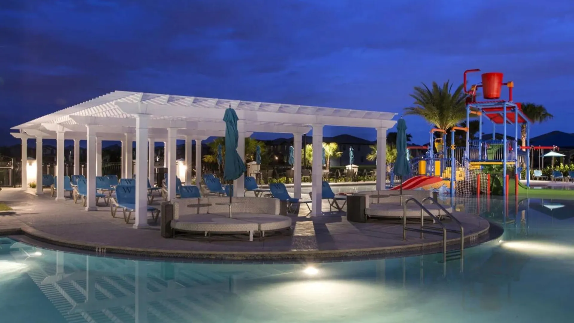 Experience Luxury In Gorgeous 8-bedroom At Golf Holiday home *