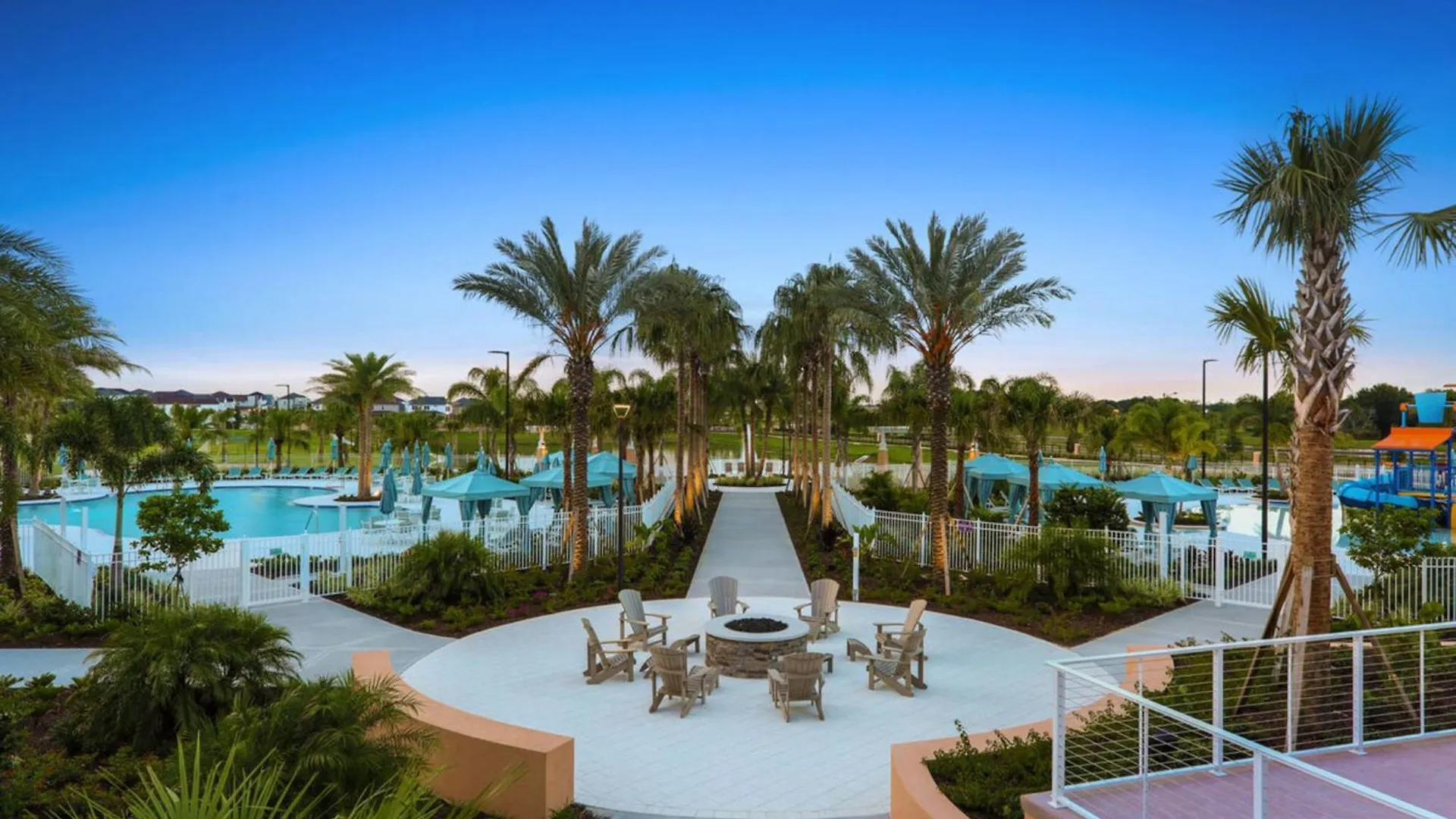 Multiple Luxury Pool Homes Next To Holiday home