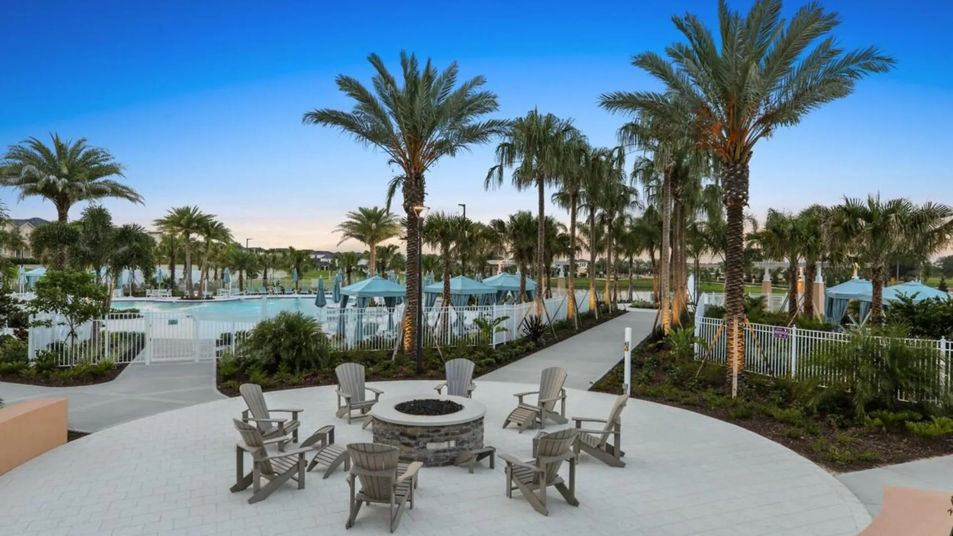 Multiple Luxury Pool Homes Next To Holiday home *