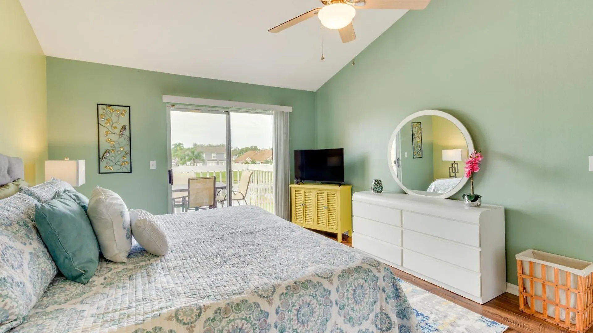 With Private Porch Less Than 7 Mi To Disney!