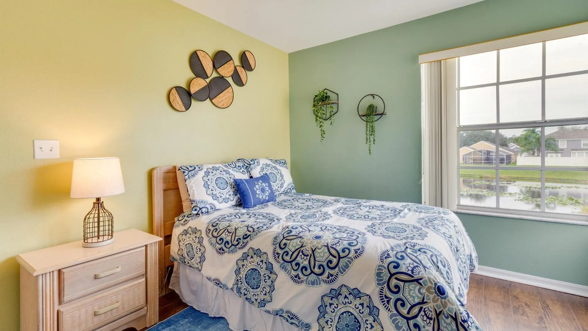With Private Porch Less Than 7 Mi To Disney! Apartment *