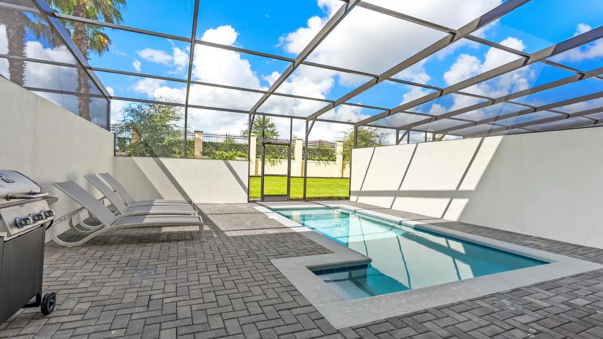 2402 Windsor Renovated Pool Heat Near 192 Disney *
