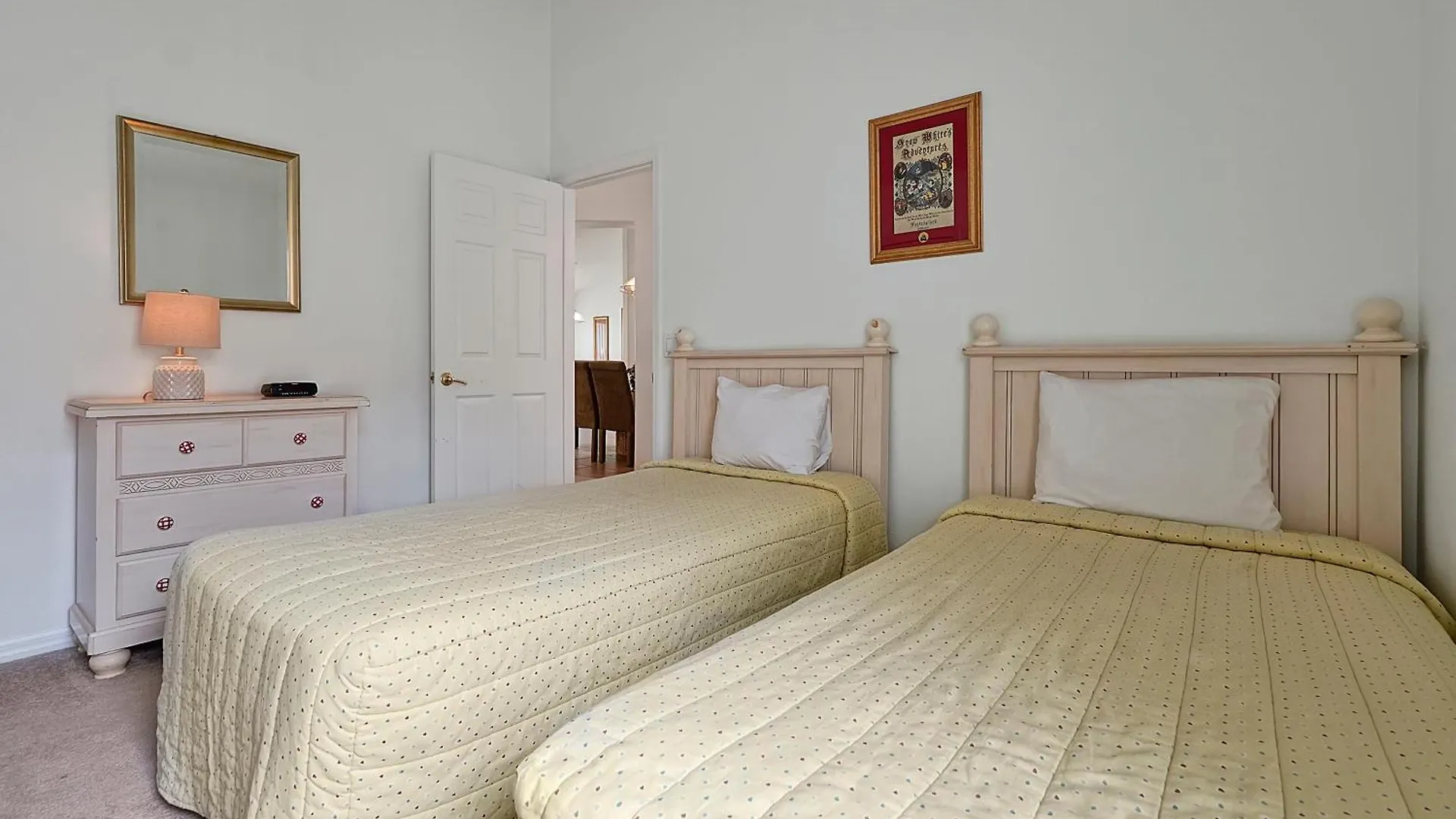 Neptunes Retreat - 4 Bed Close To Holiday home Kissimmee