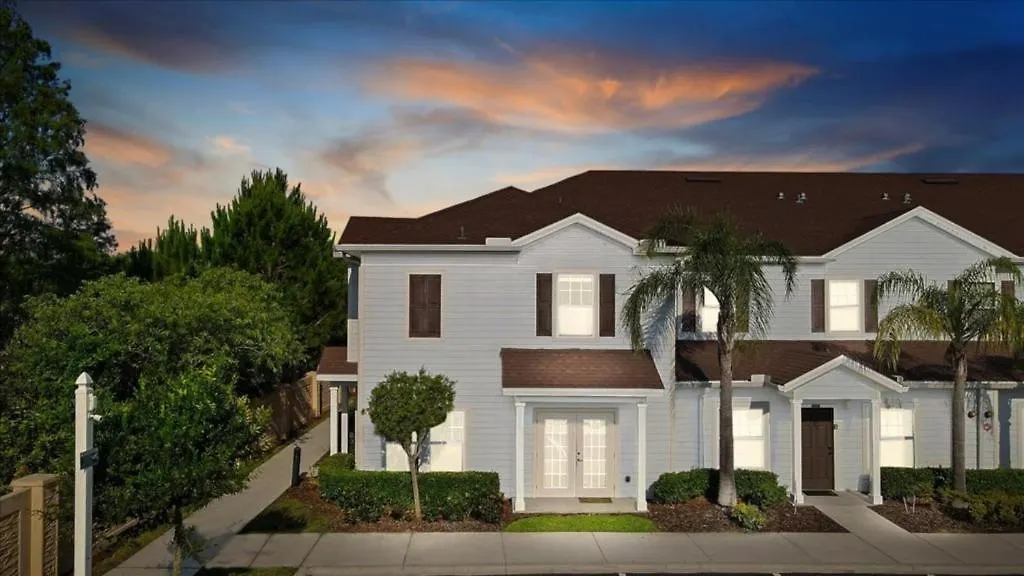 4 Bedrooms- 3 Bathrooms- West Lucaya 3200 Ol