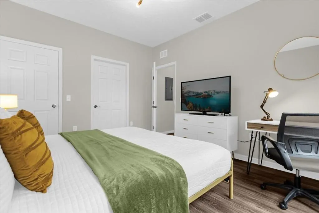 4 Bedrooms- 3 Bathrooms- West Lucaya 3200 Ol