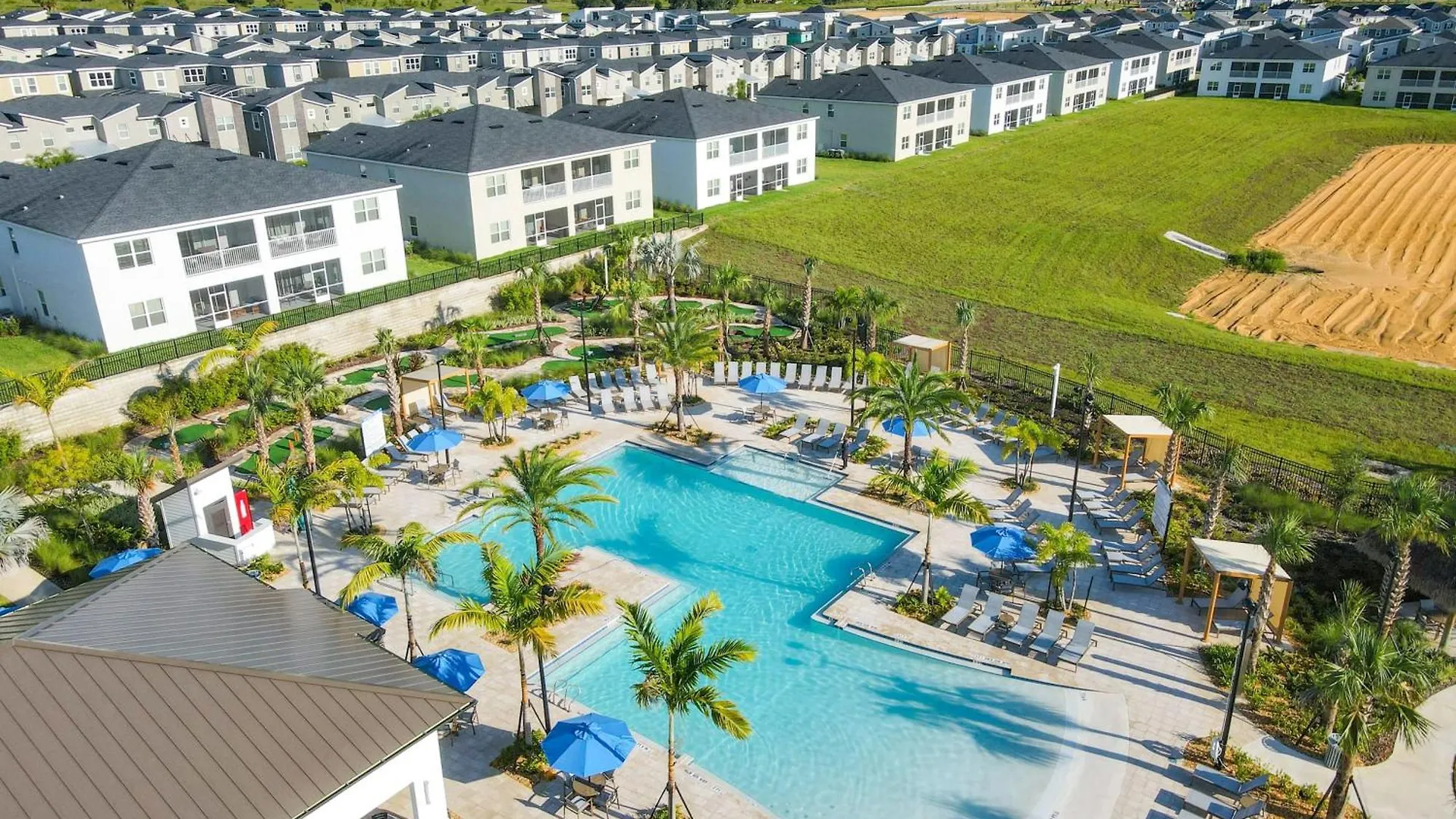 Thematic 2br With Waterpark