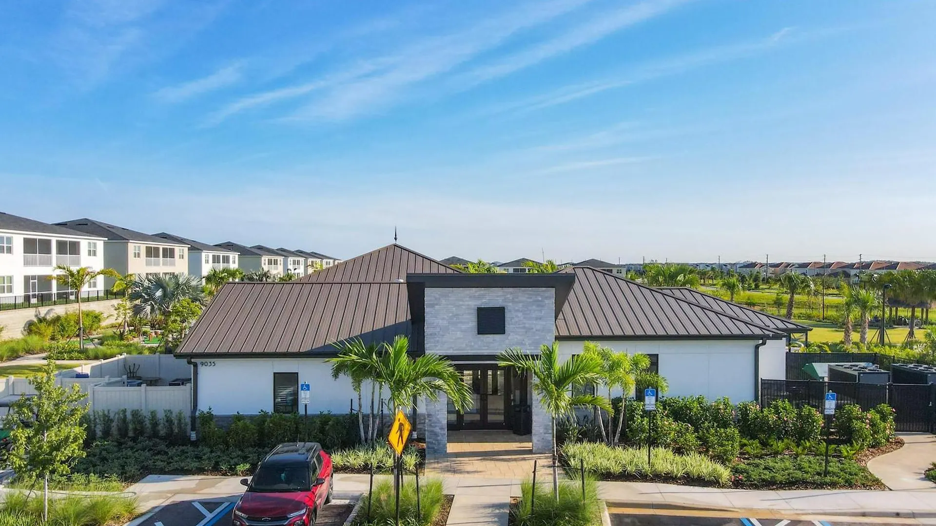 Thematic 2br With Waterpark