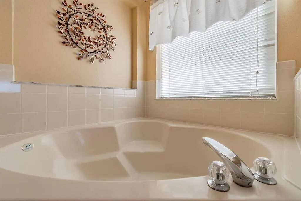 Spacious Water View With Pool Area-no Carpet Holiday home *