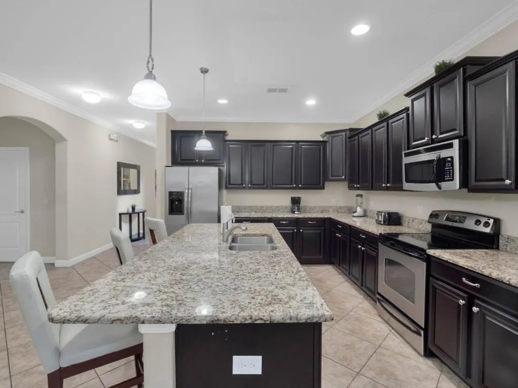 6 Bedrooms - 5 Bathrooms - Paradise Palms 8937 Cp *