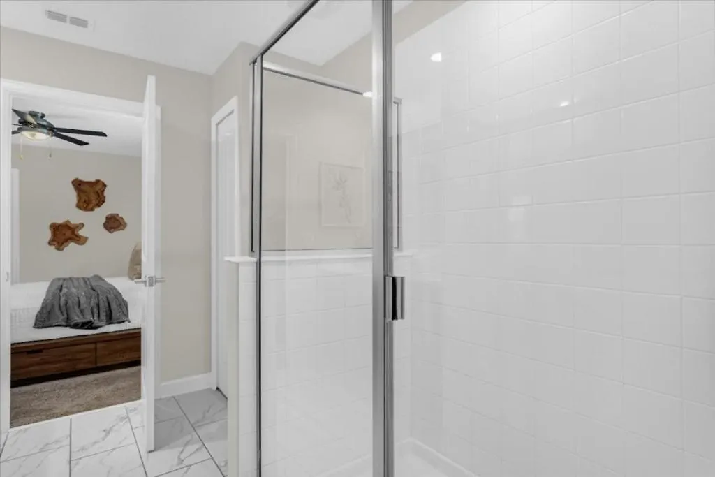 8 Bedroom- 5 Bathroom Storey 2862 Bd Holiday home