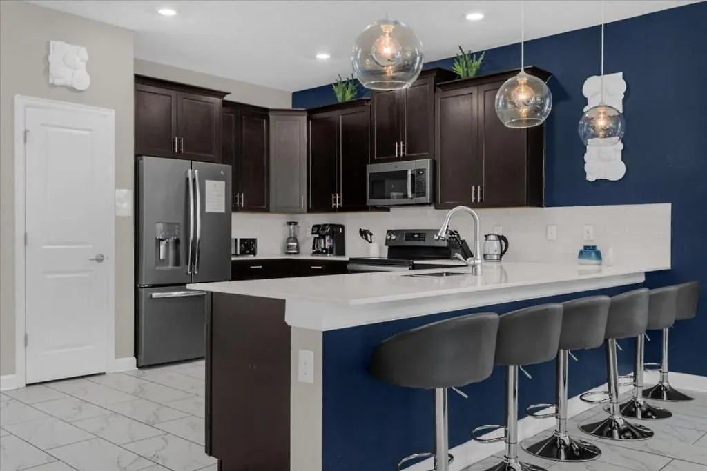 8 Bedroom- 5 Bathroom Storey 2862 Bd Holiday home *