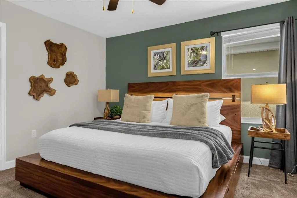 8 Bedroom- 5 Bathroom Storey 2862 Bd Holiday home *