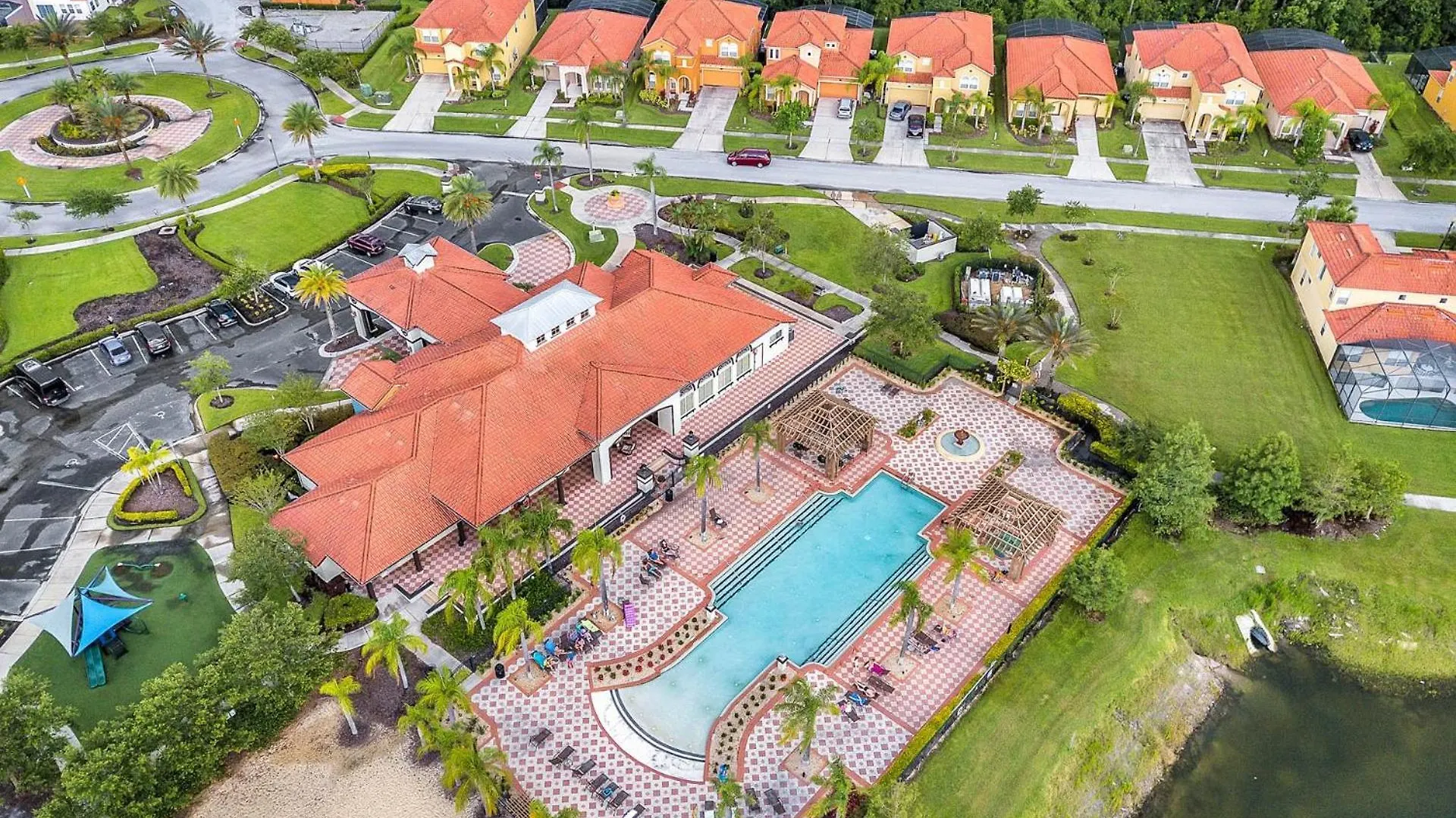 4 Bedrooms - 4 Bathrooms - Bella Vida 440 Lf