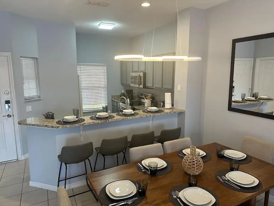 10 Min From 3 Bedrooms