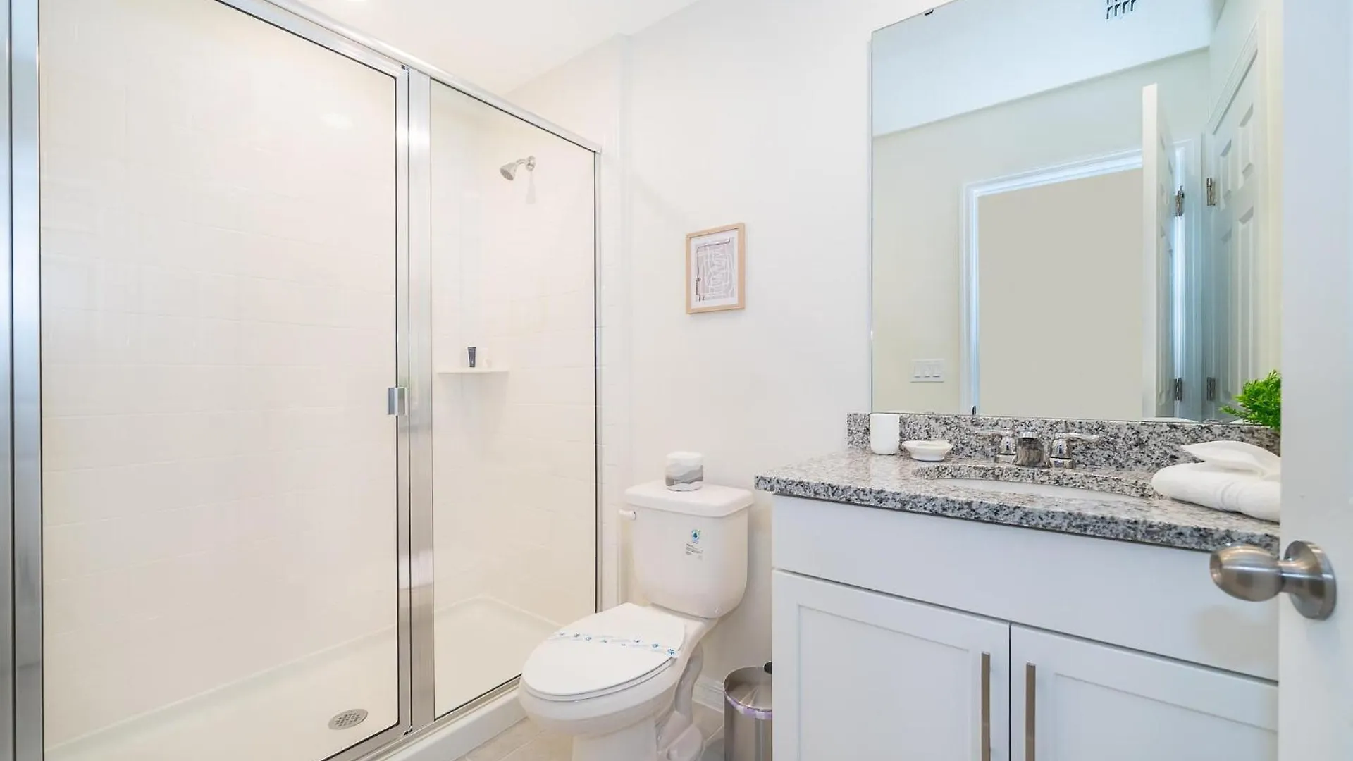 1852io Townhouse 4 Bed/4.5 Ba *