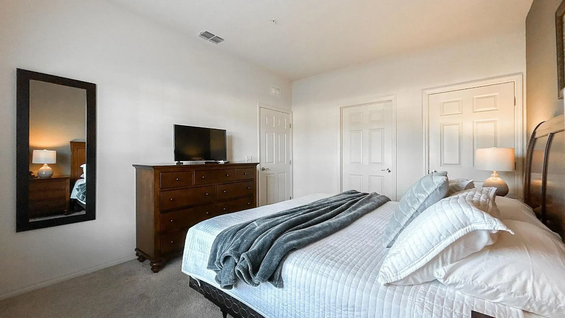 3228 Cozy Townhouse Fl *