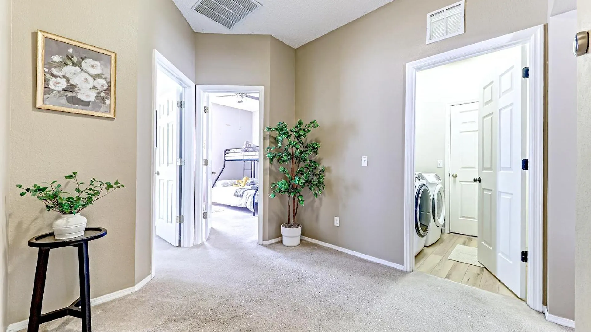 Close To 3 Bedrooms W Pool And Gameroom