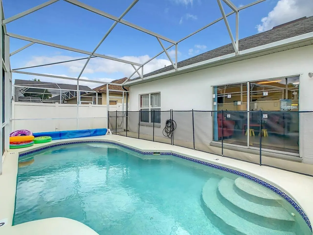 H504e Single Level Pool Themed By