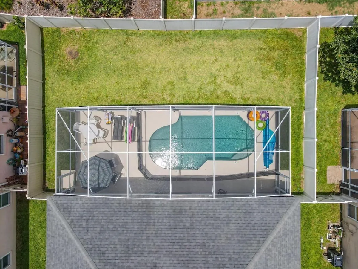 H504e Single Level Pool Themed By Holiday home