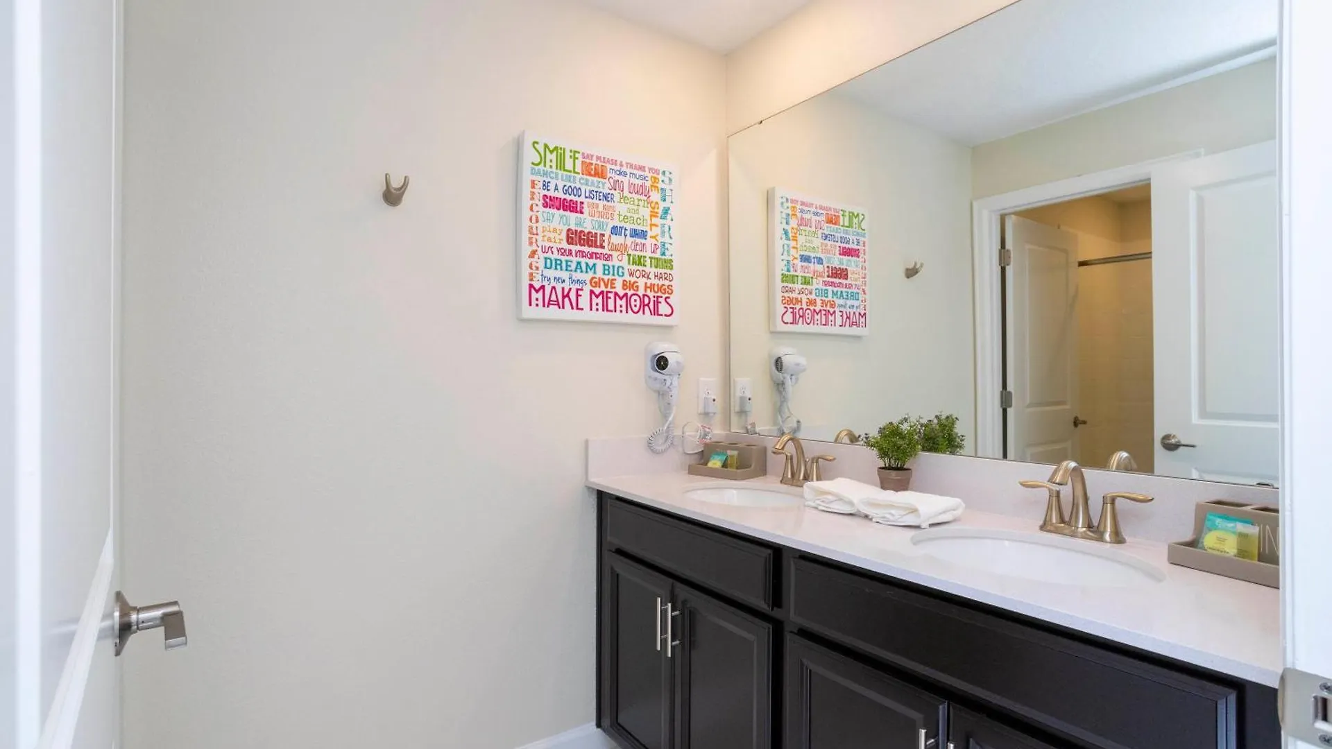 2929 Ss - Delight: 4br Pool Near Parks