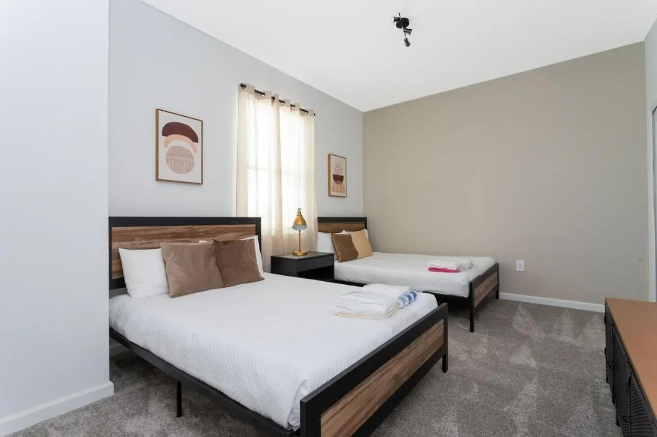 3 Bedroom 2.5 Ba Sleeps 10 Chg104
