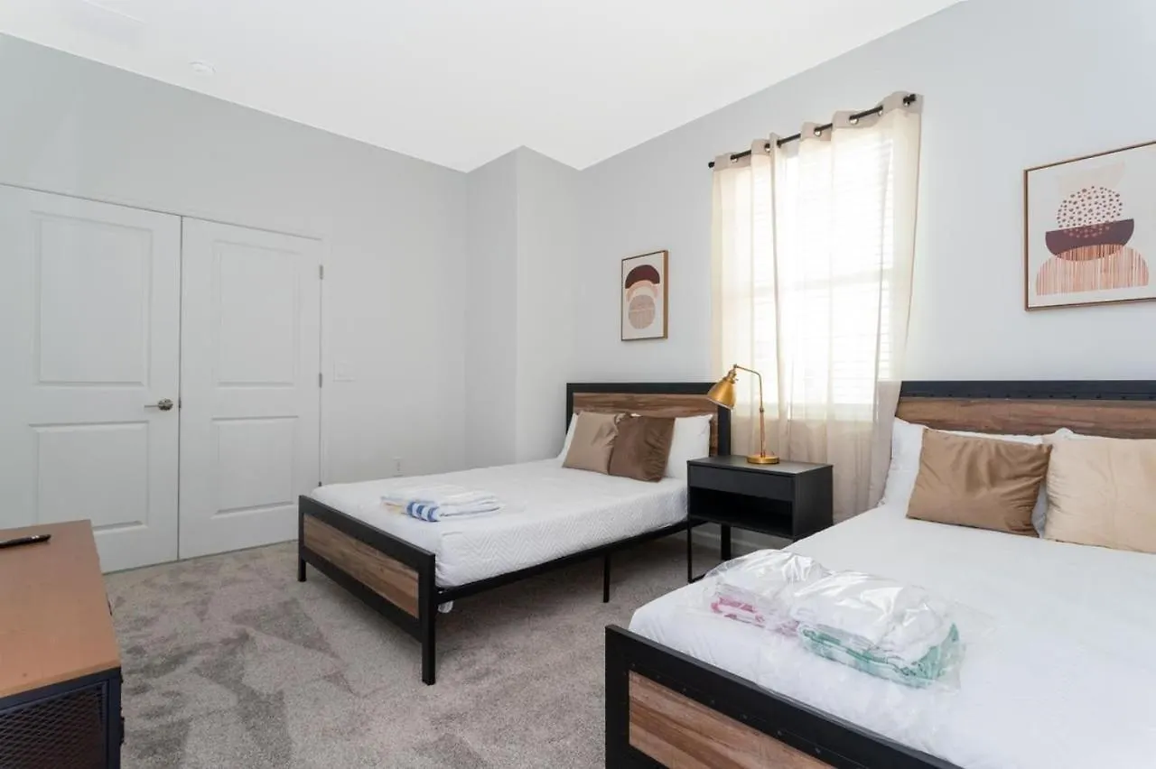 Villa 3 Bedroom 2.5 Ba Sleeps 10 Chg104 *