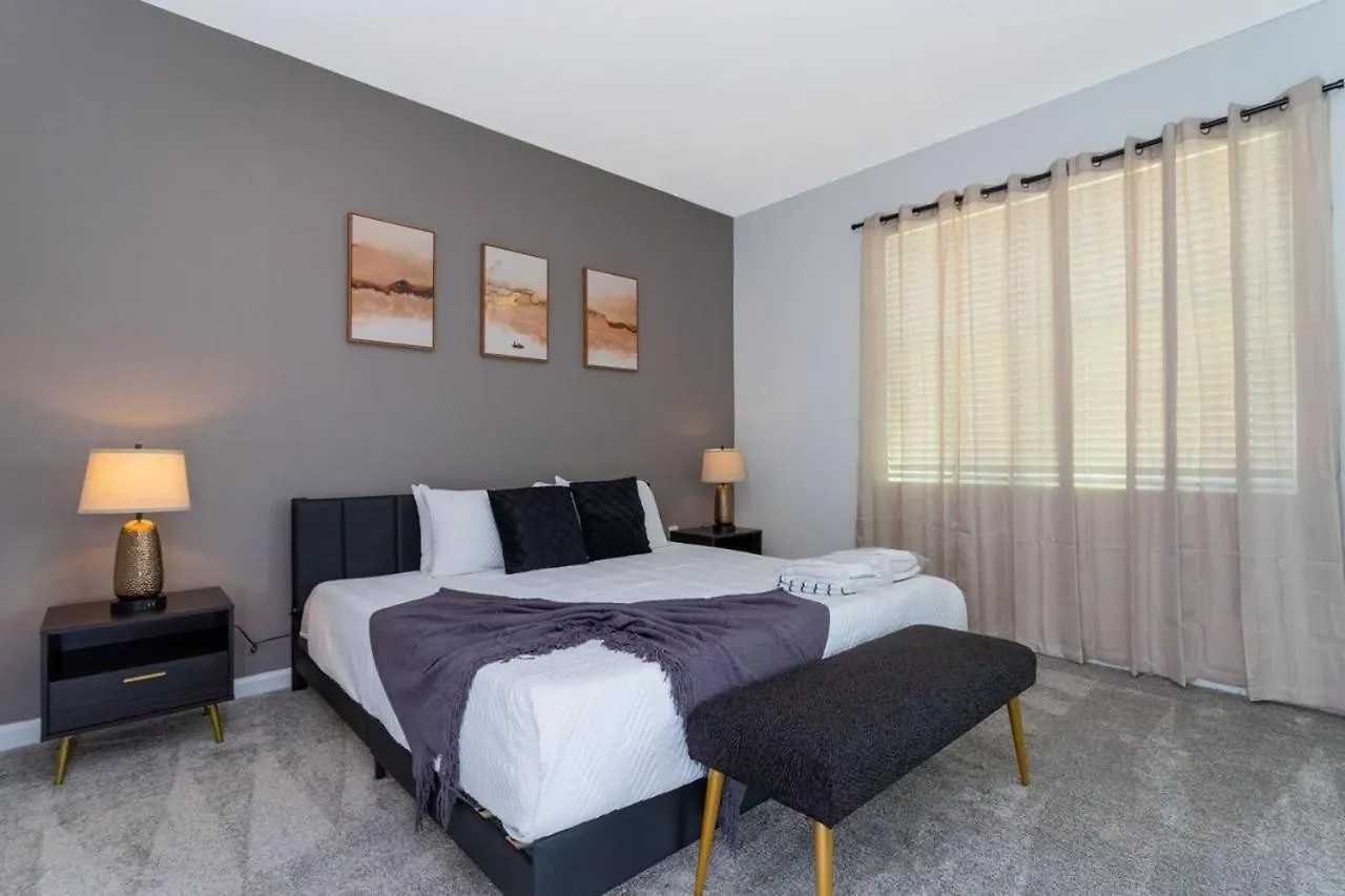 3 Bedroom 2.5 Ba Sleeps 10 Chg104 *