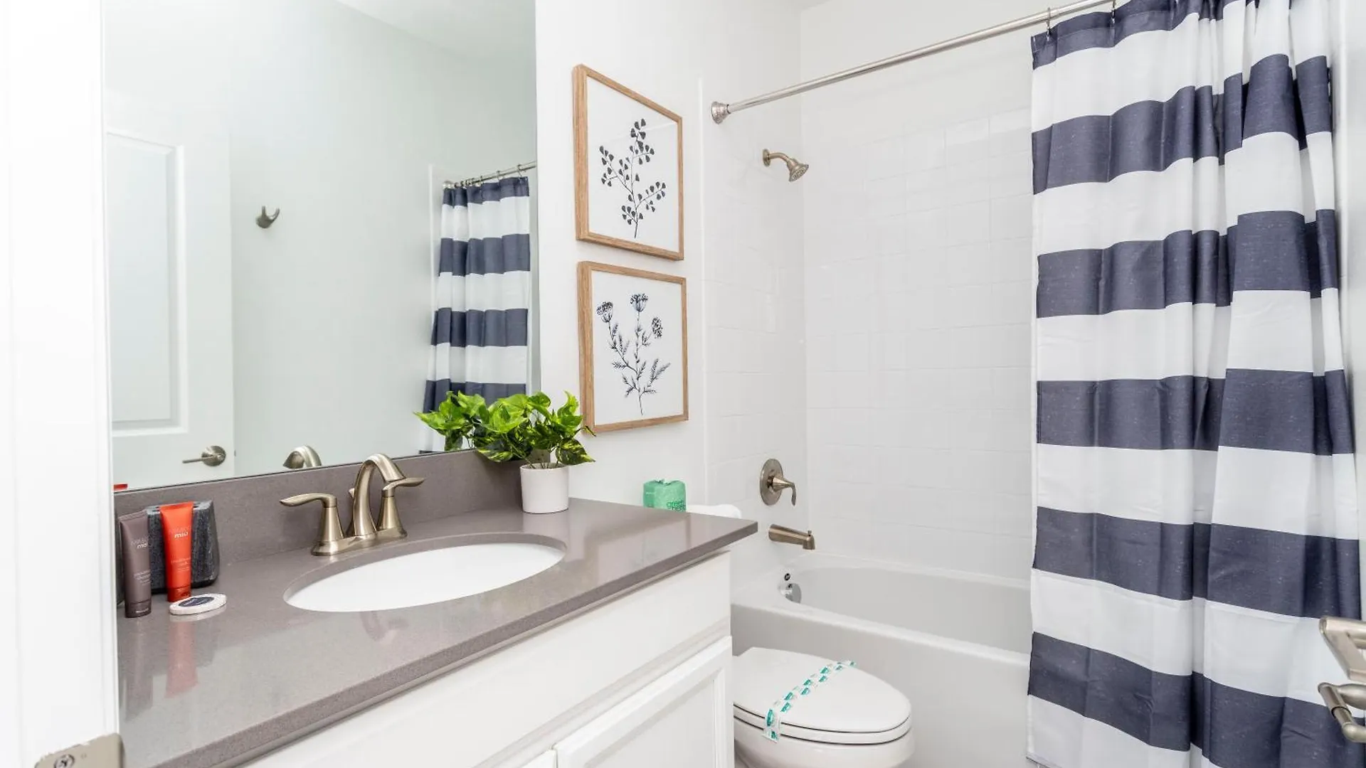 Away From With Private Pool Chg103 *