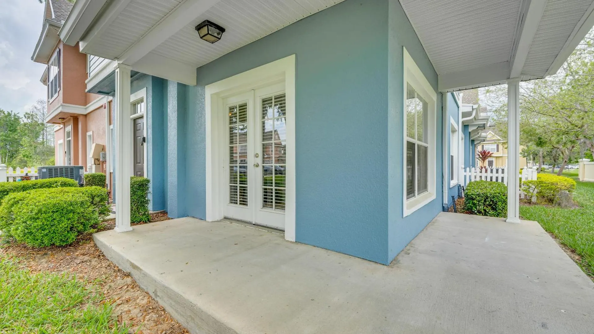 Holiday home Charming Townhome About 11 Mi To Disney! *