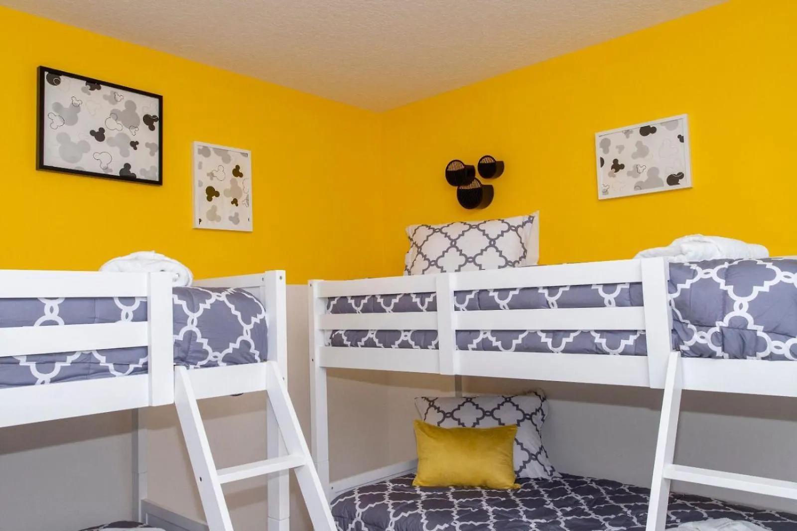 Gorgeous Family Home! Sleeps 28 Blv103