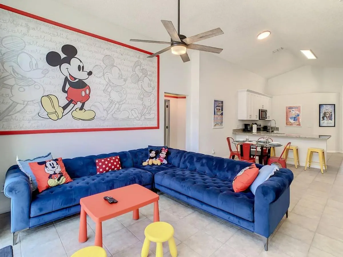 H8536 Single Level Pool 5 Bed Near