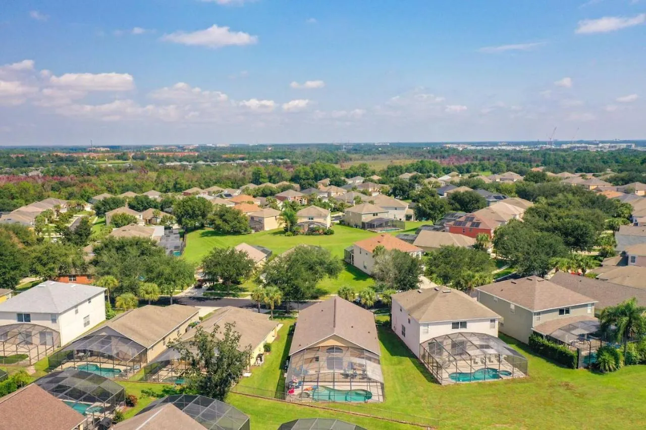 H8536 Single Level Pool 5 Bed Near *