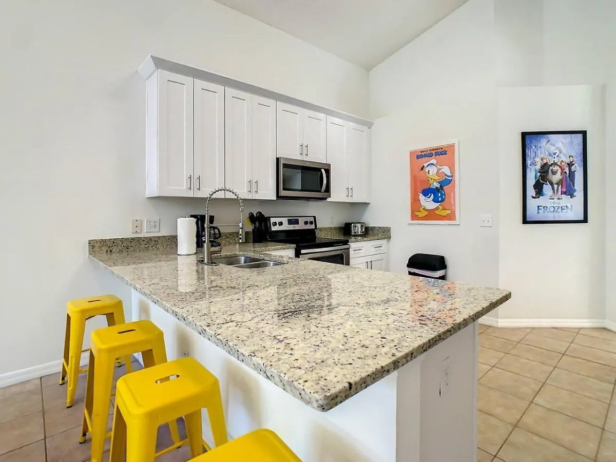 H8536 Single Level Pool 5 Bed Near