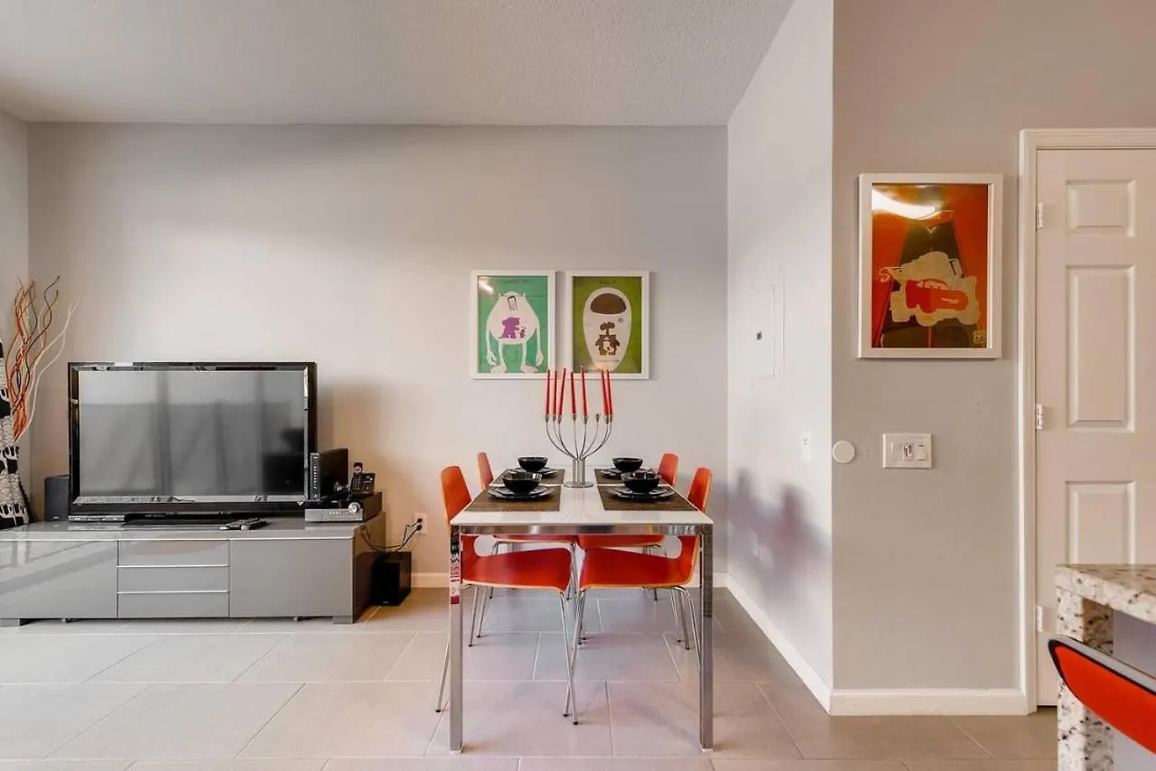 T2367 Windsor Palm Pool 3 Miles To Holiday home