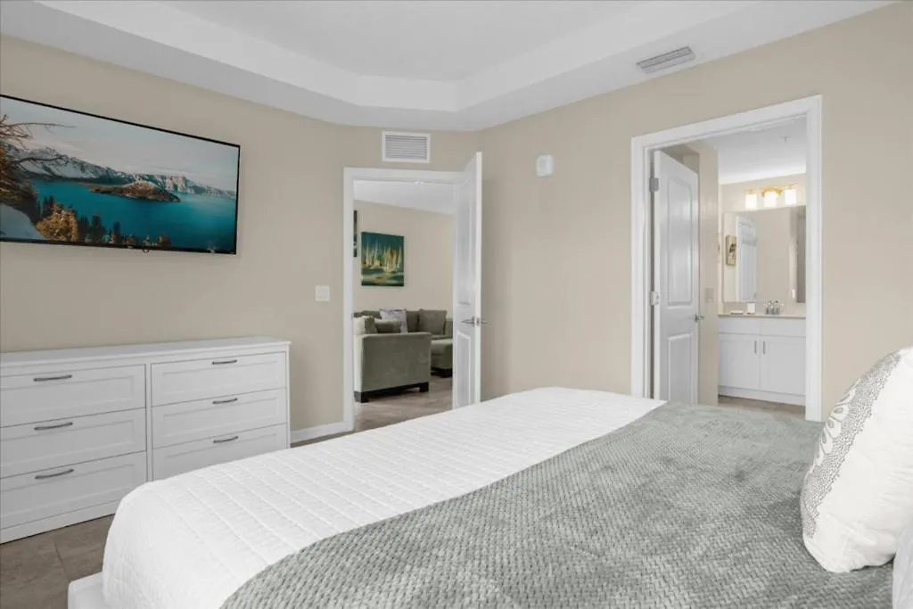 3 Bedrooms- 2 Bathrooms- Storey 3120-208 Pc *