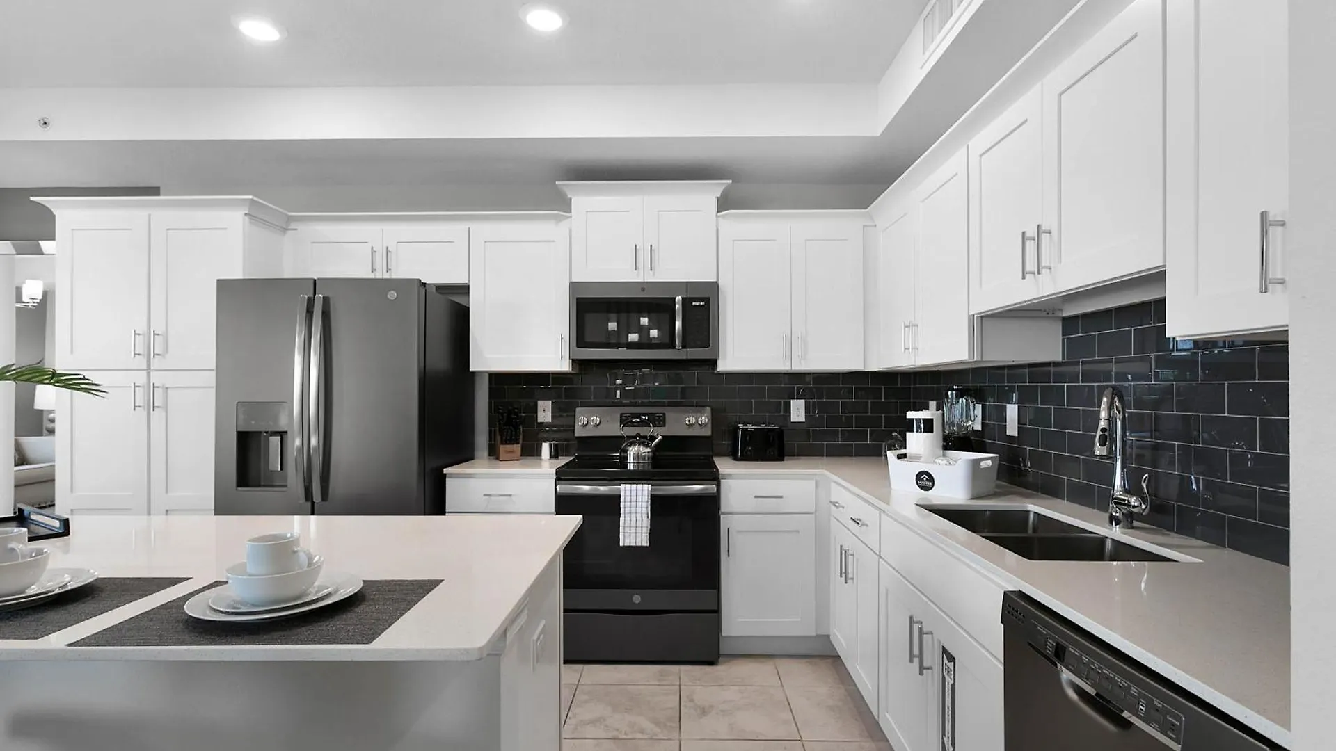2 Bedroom- 2 Bathroom Storey 3120-103 Pc * Kissimmee