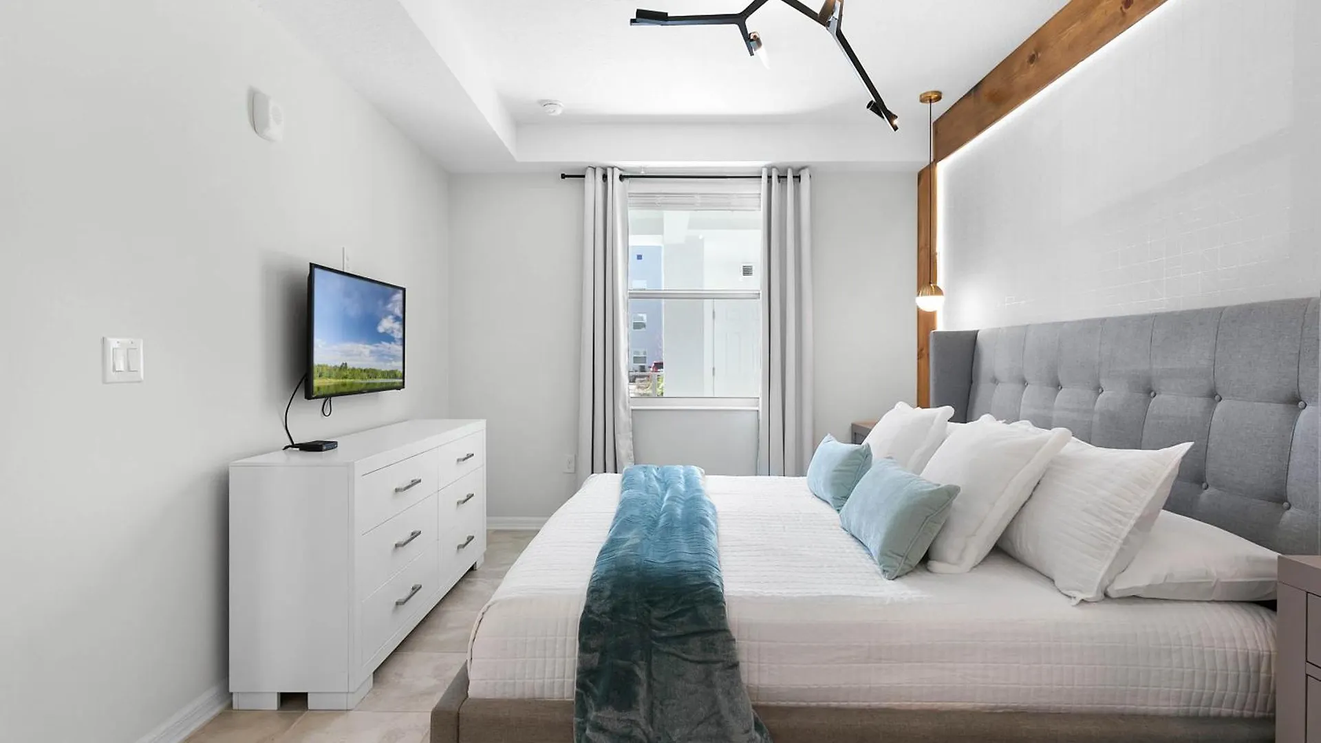 2 Bedroom- 2 Bathroom Storey 3120-103 Pc *
