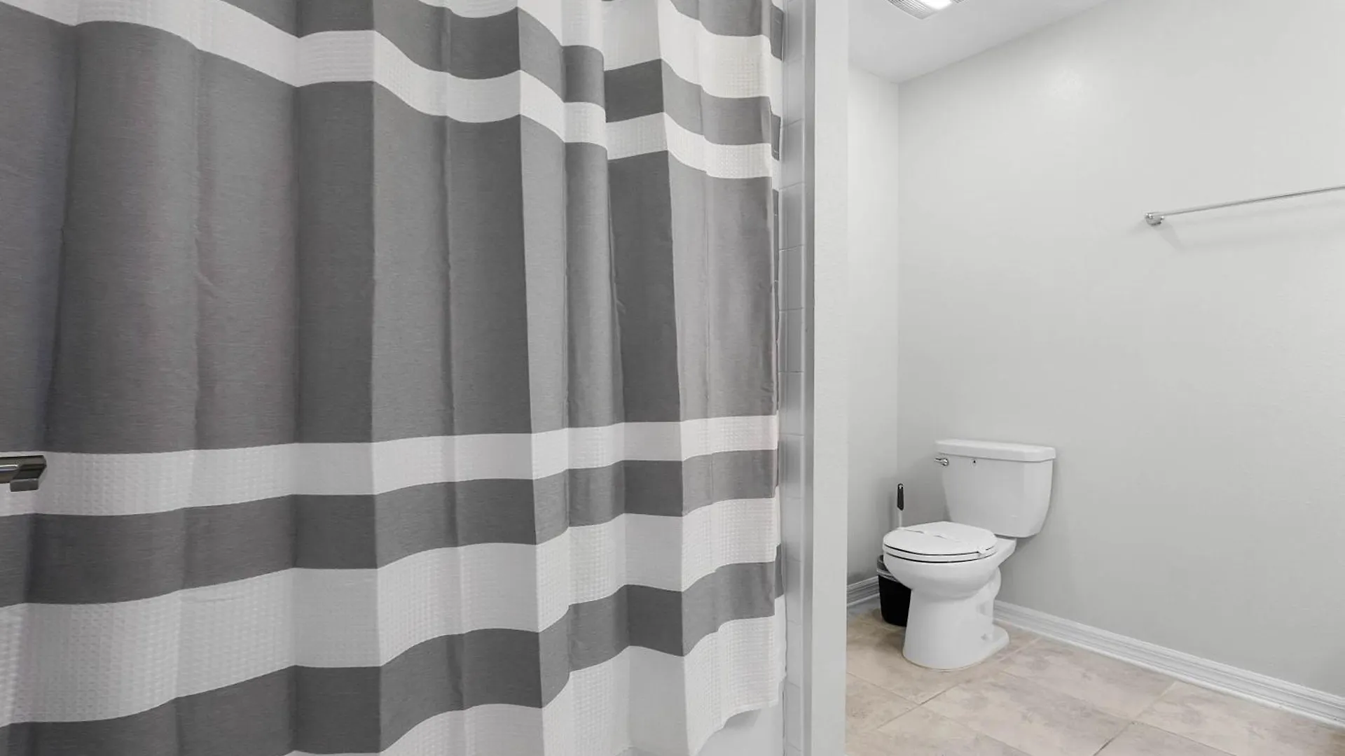 2 Bedroom- 2 Bathroom Storey 3120-103 Pc Apartment *