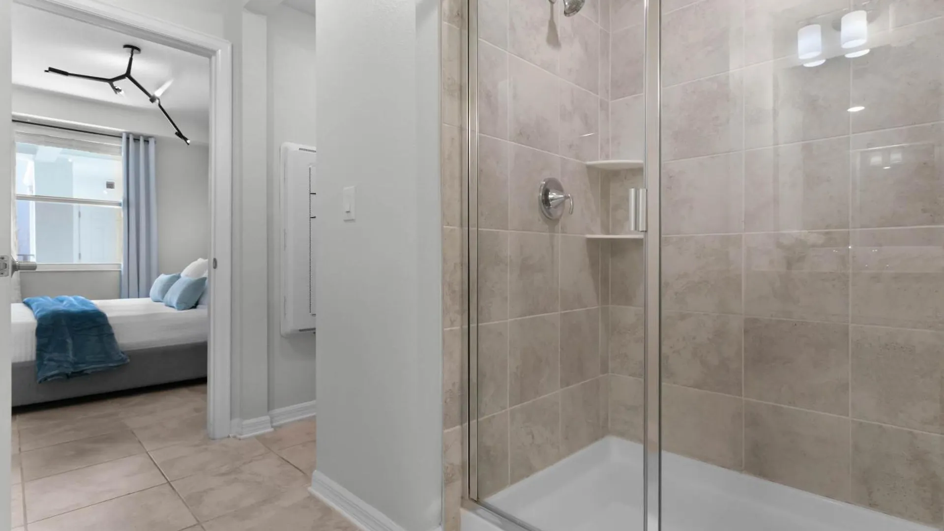 2 Bedroom- 2 Bathroom Storey 3120-103 Pc Apartment Kissimmee