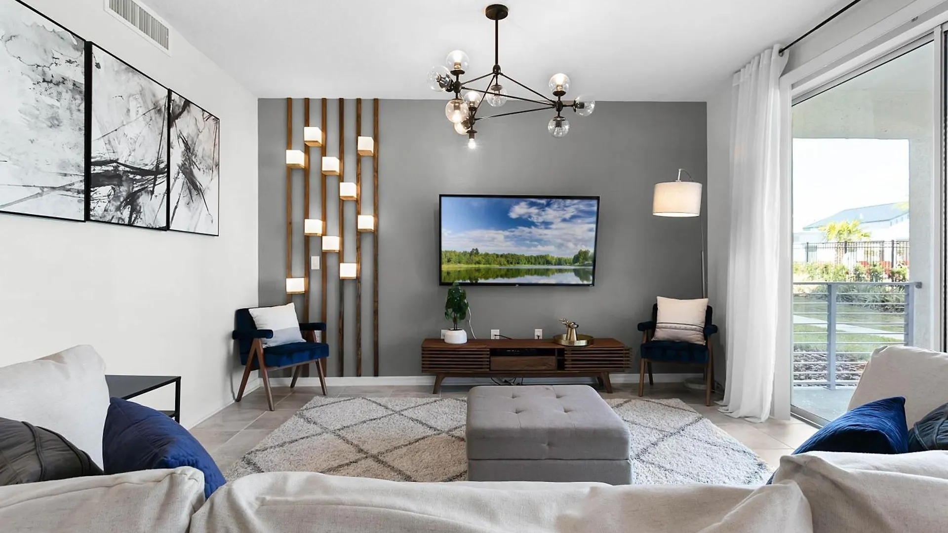 2 Bedroom- 2 Bathroom Storey 3120-103 Pc Apartment *