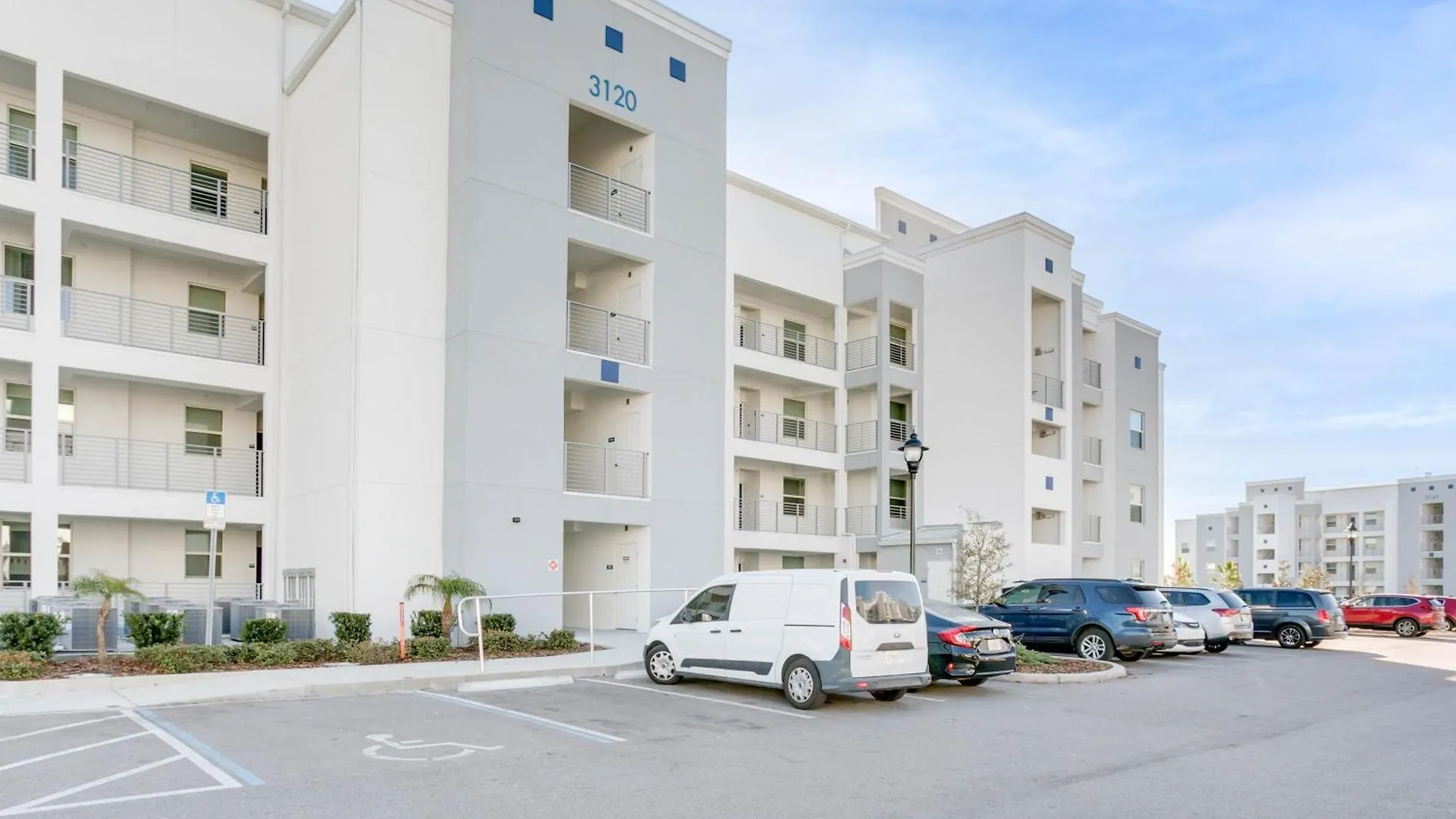 2 Bedroom- 2 Bathroom Storey 3120-103 Pc Apartment