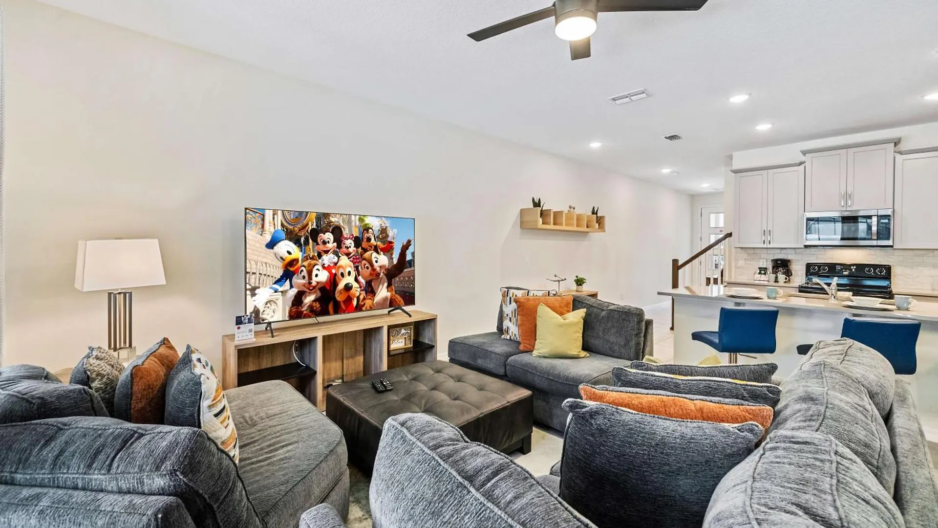 1832 Tropical Palms Circle