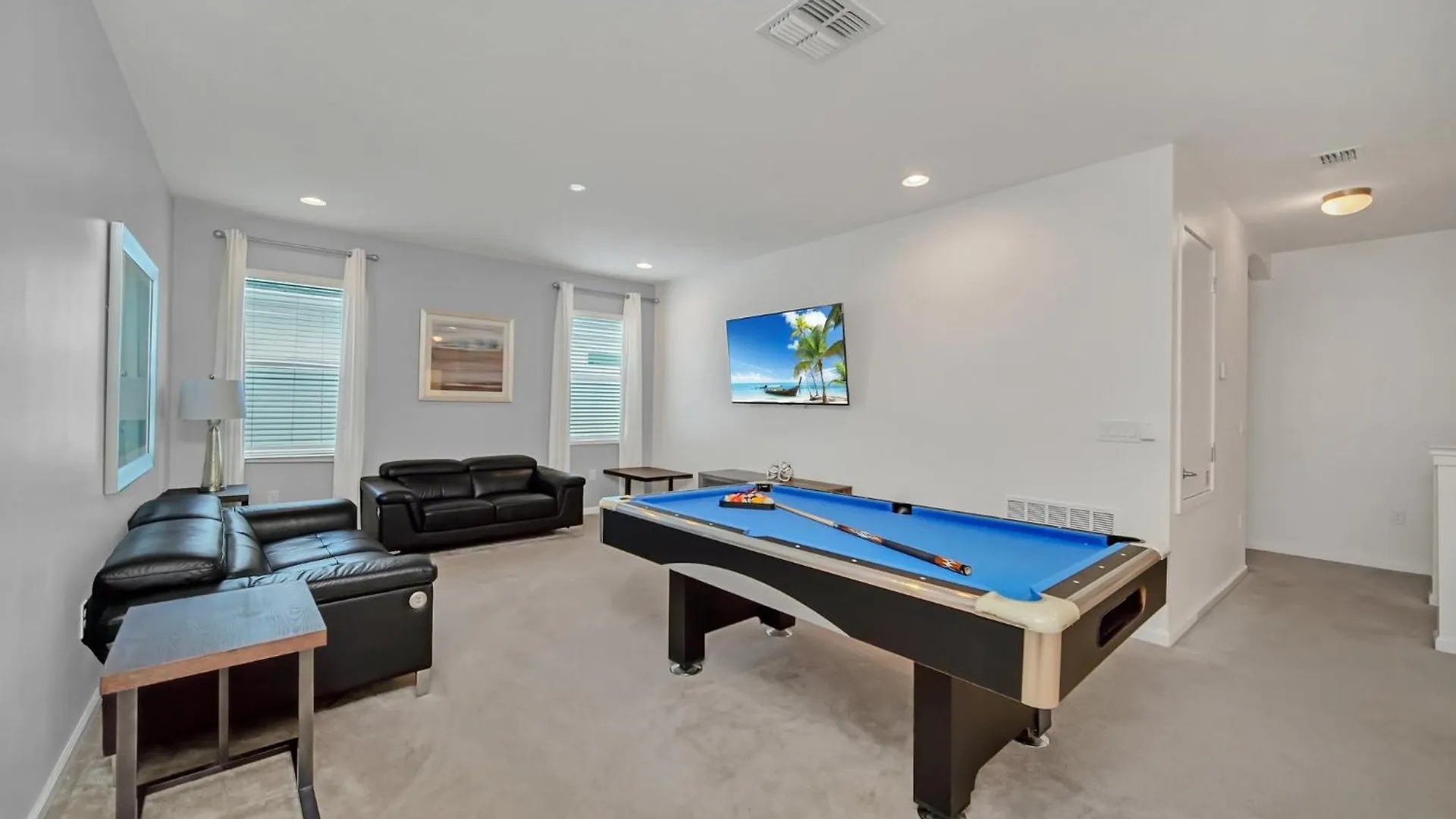 Upstay -spacious W Pool-hot Tub-bbq- Sleeps 27 Holiday home