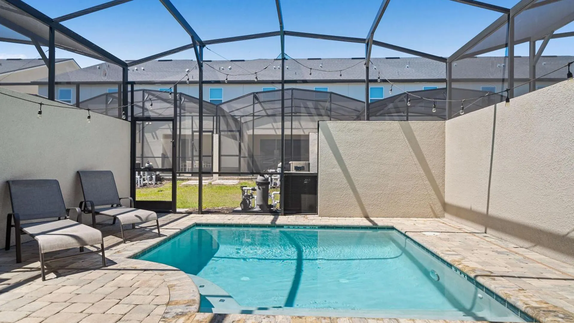 1832 Tropical Palms Circle