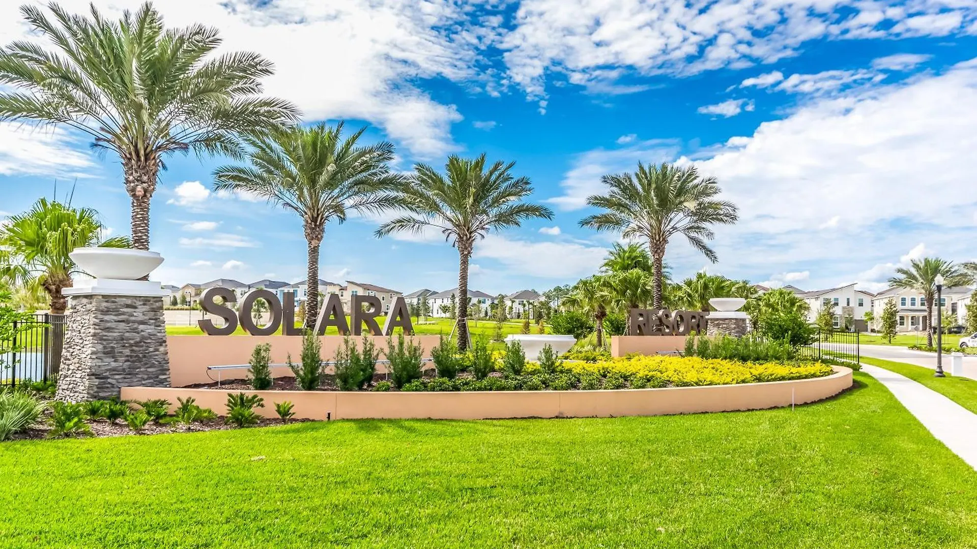 1832 Tropical Palms Circle