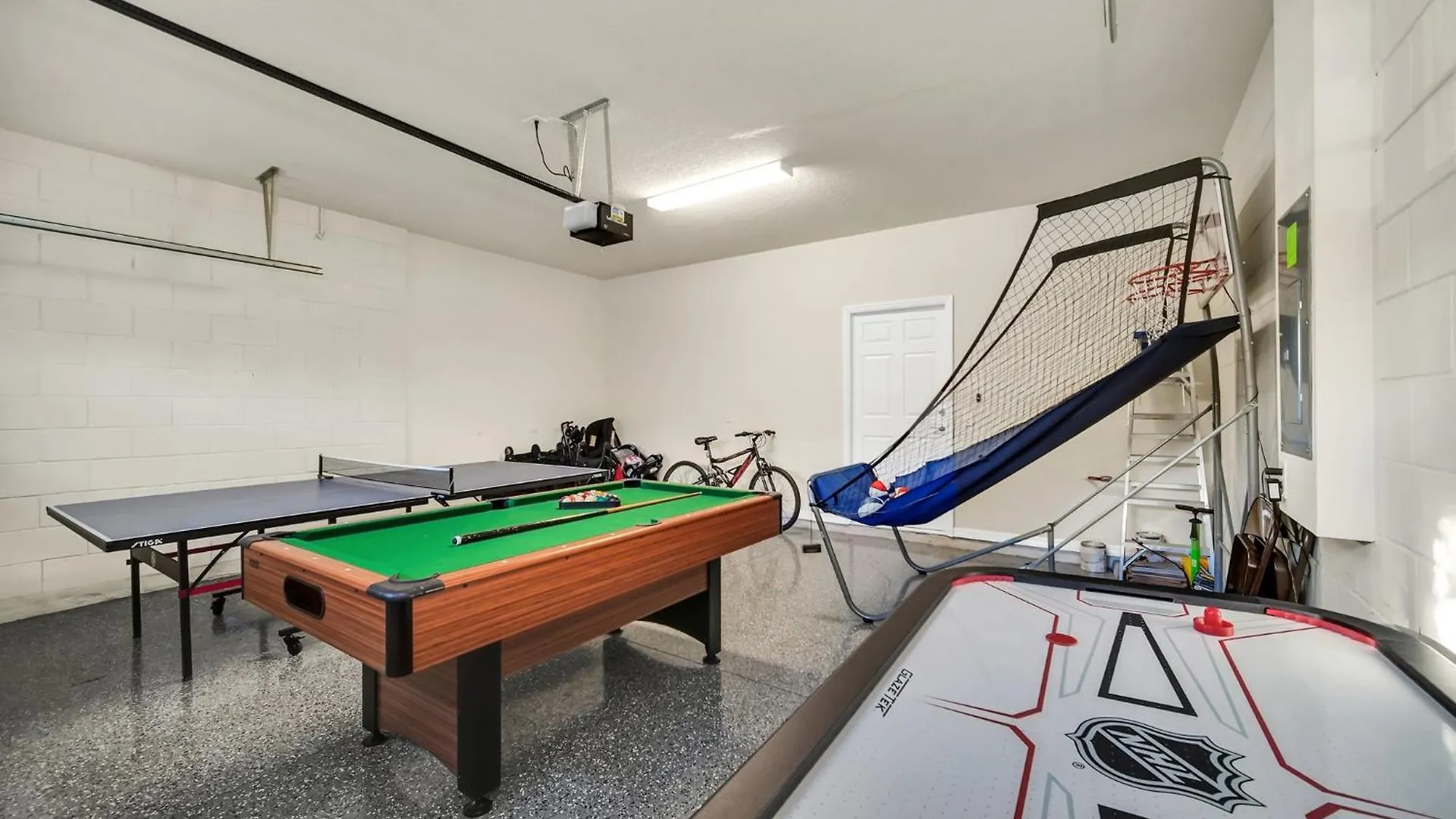 度假居 Glamorous Home, Private Pool Sleeps 14 Ww103 基西米